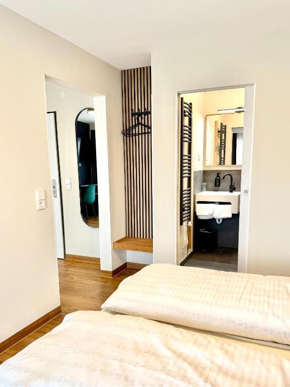 Quadruple Room with Private Bathroom room - Image 2
