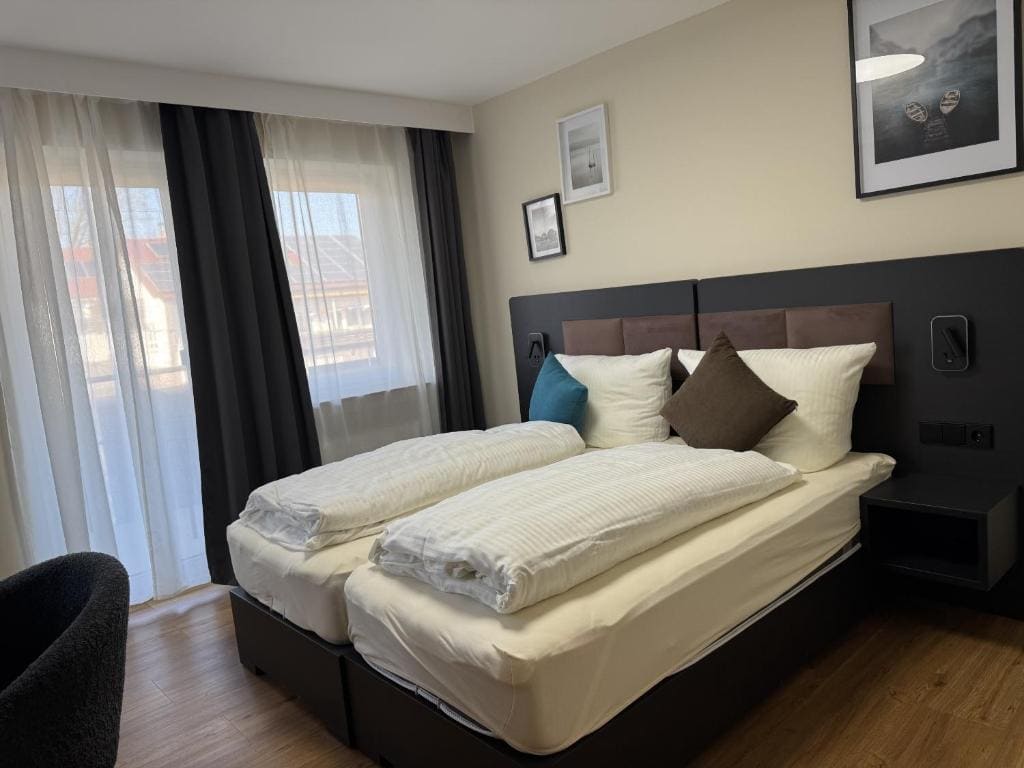 Twin Room with Private Bathroom room - Image 1
