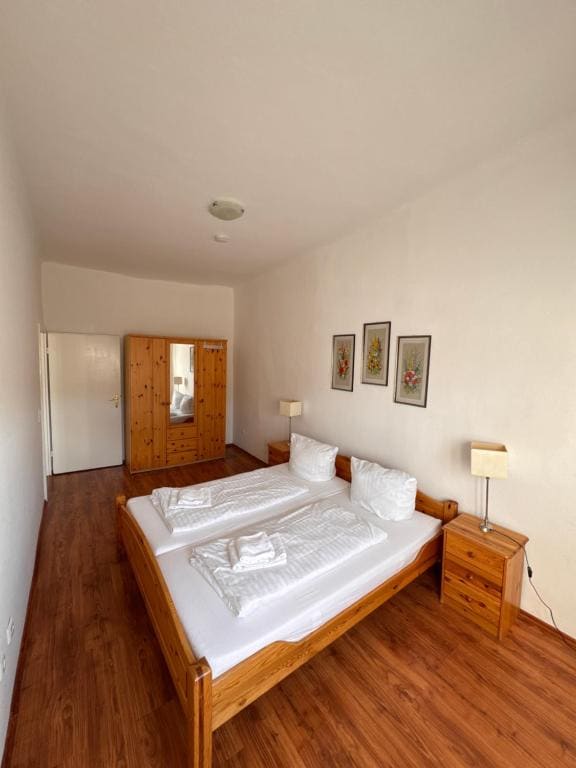 Family Room room - Image 3