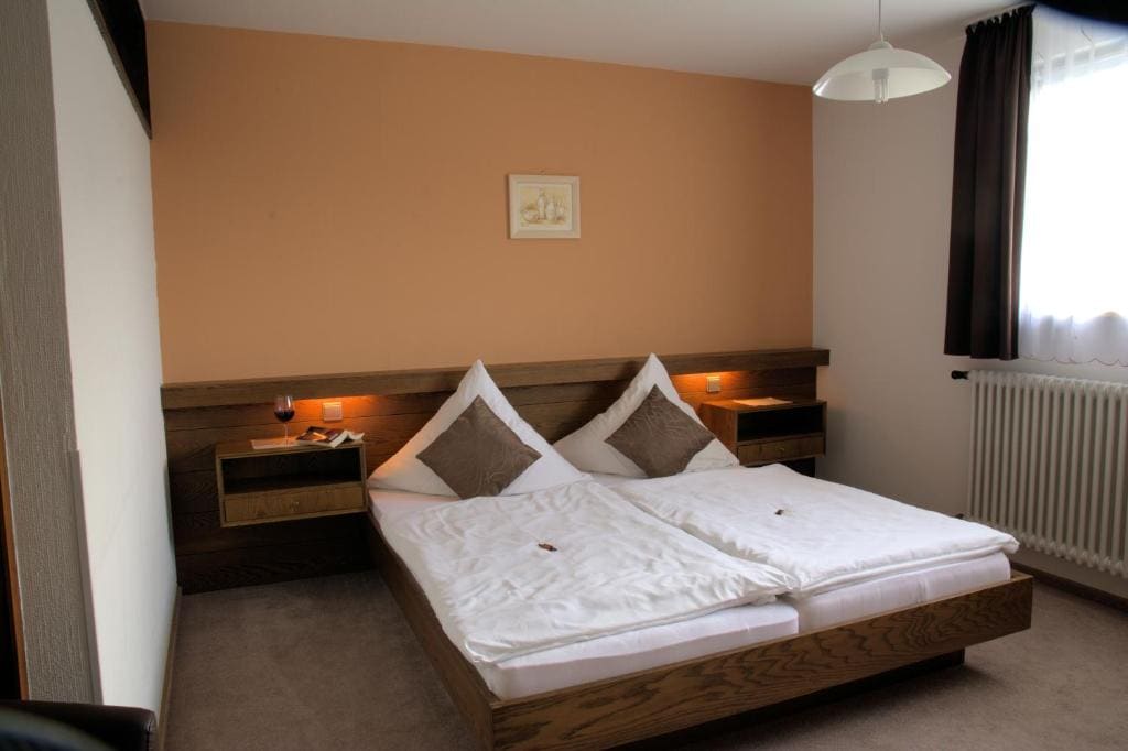 Family Room room - Image 3