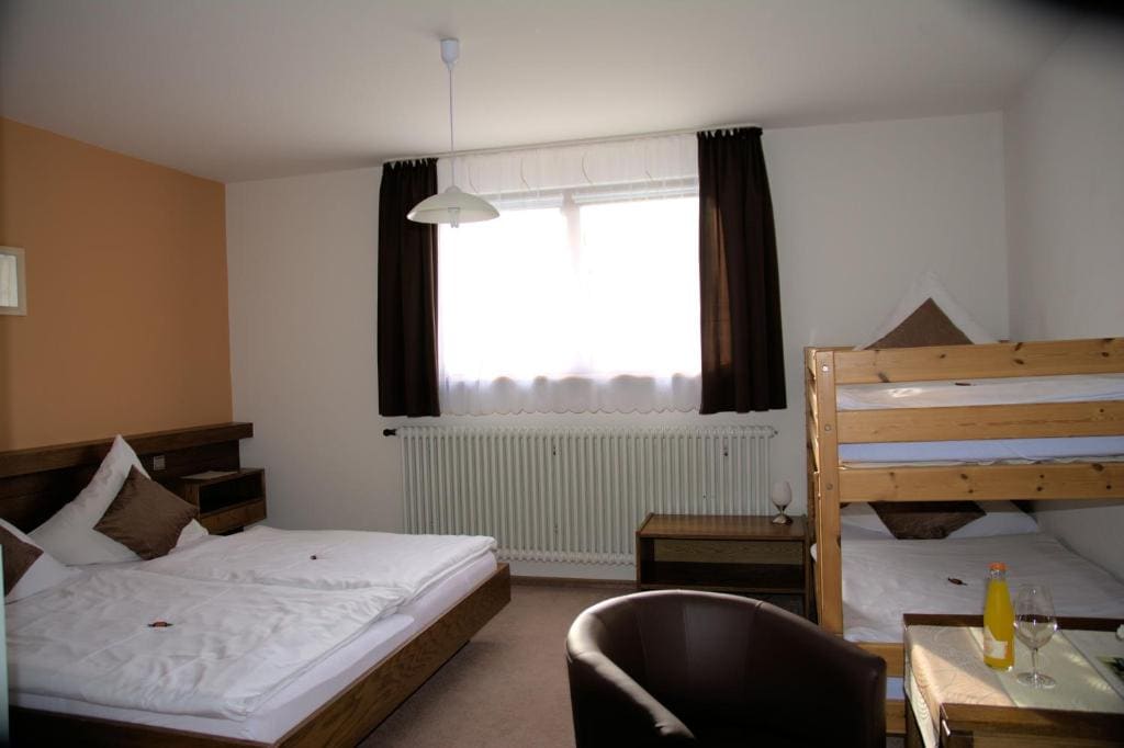 Family Room room - Image 2