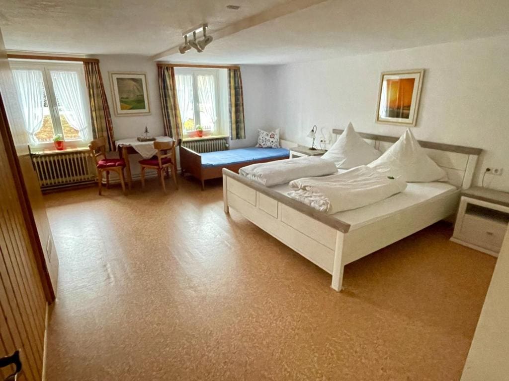 Standard Triple Room room - Image 2