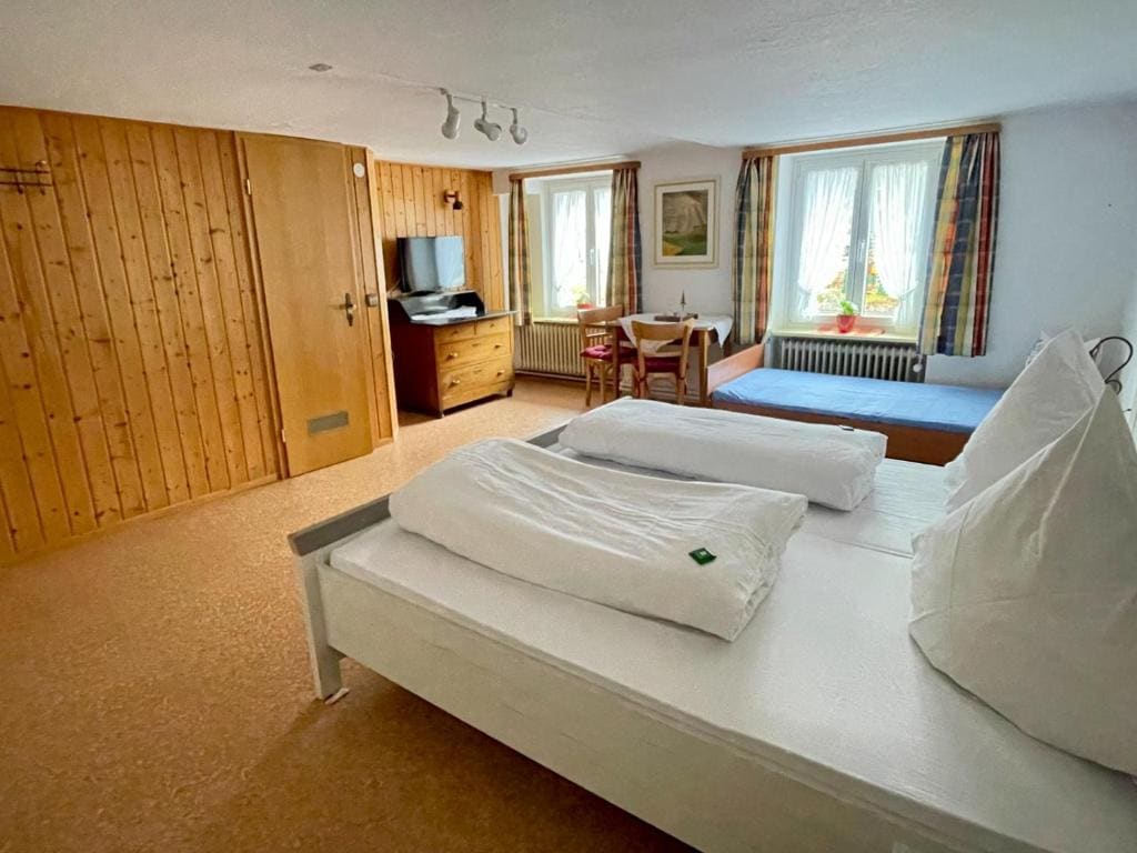 Standard Triple Room room - Image 1