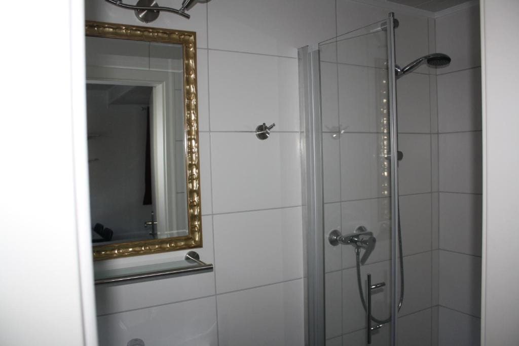 Room room - Image 1
