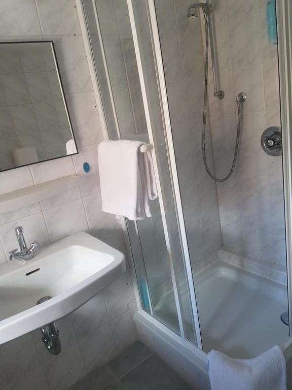 Double Room with Shared Bathroom room - Image 1