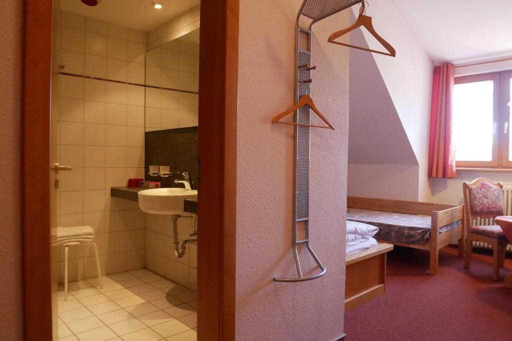 Basic Triple Room room - Image 3