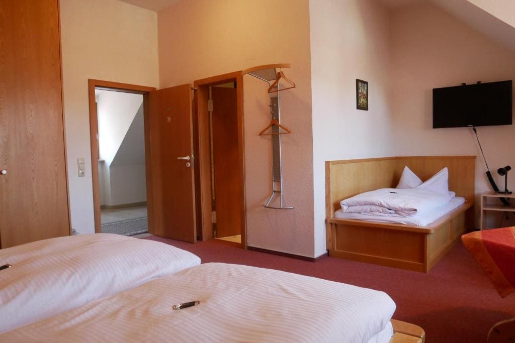 Basic Triple Room room - Image 2