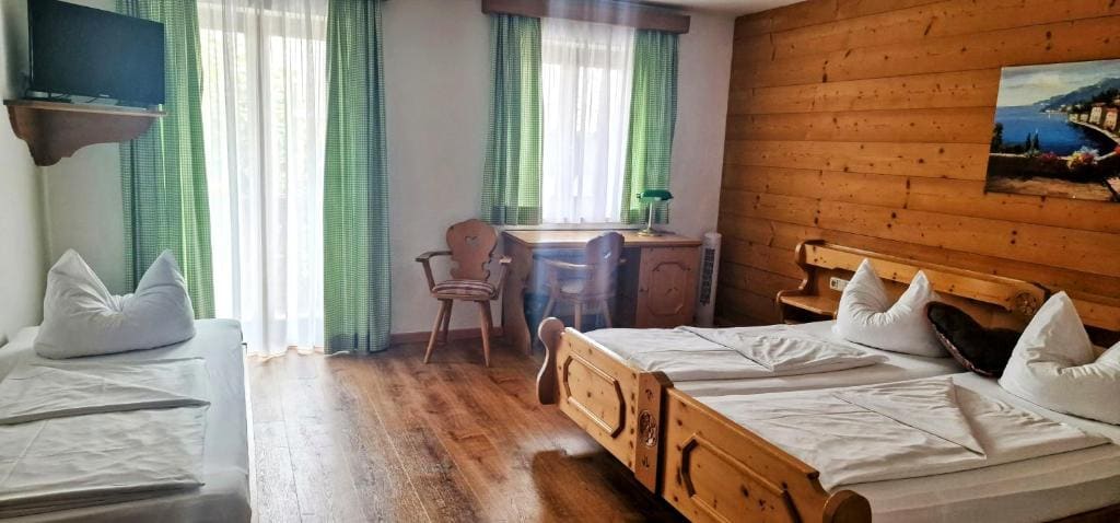 Double Room with Extra Bed room - Image 3