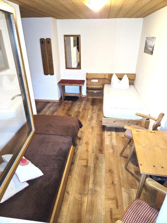 Small Double Room room - Image 1