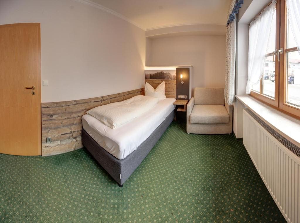 Apartment with Mountain View room - Image 1
