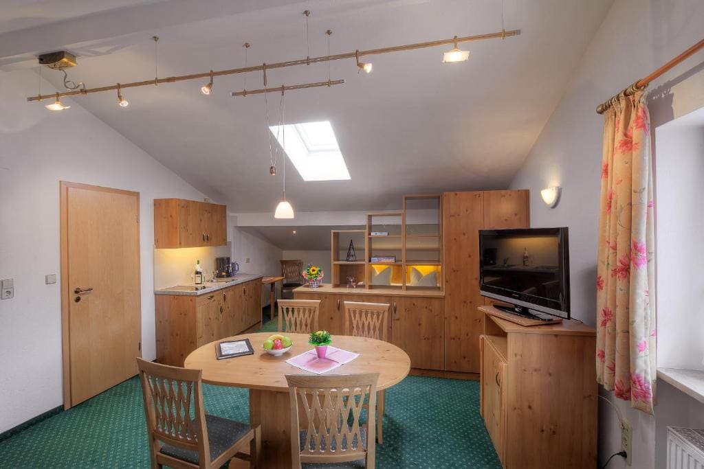 Apartment room - Image 2
