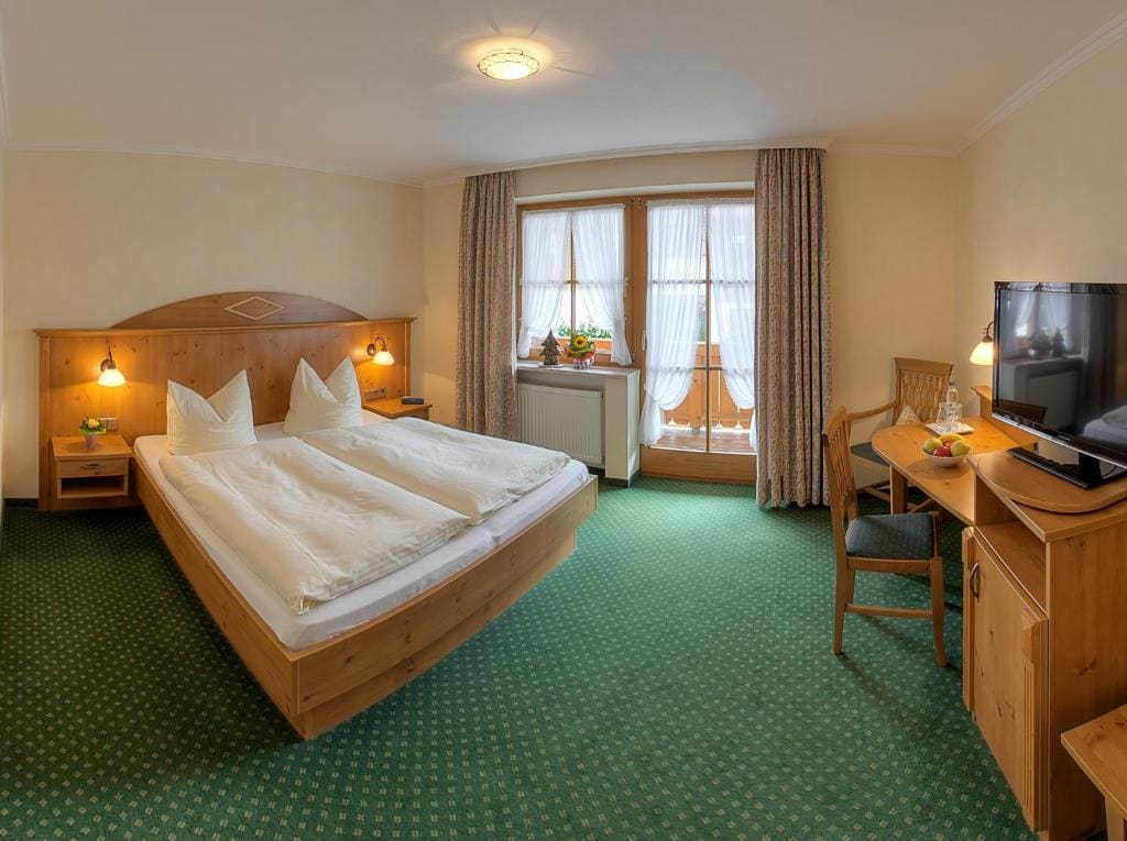 Double Room with Balcony room - Image 3