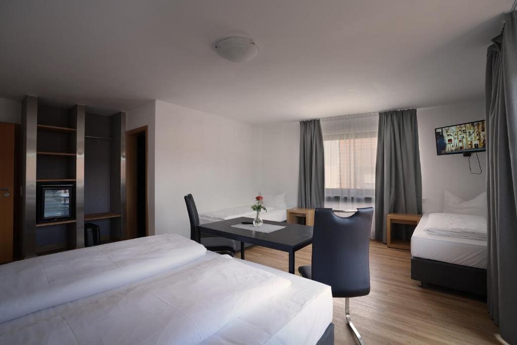 Comfort Triple Room room - Image 1
