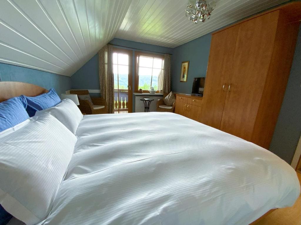 Double Room with Balcony room - Image 3