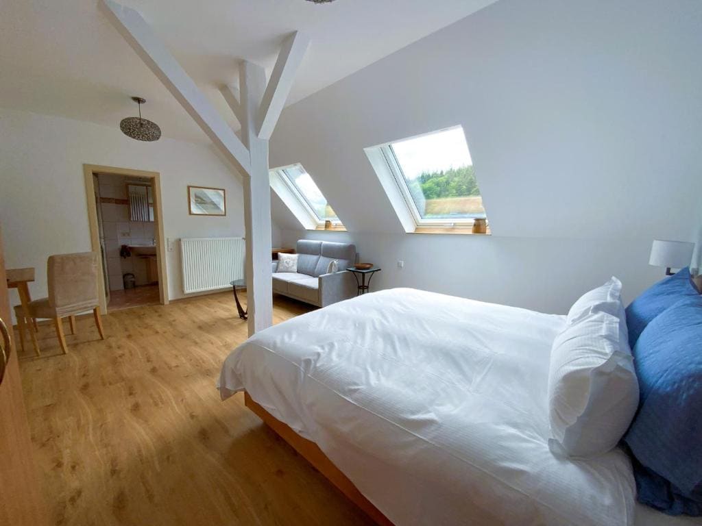 Junior Suite with Garden View room - Image 3