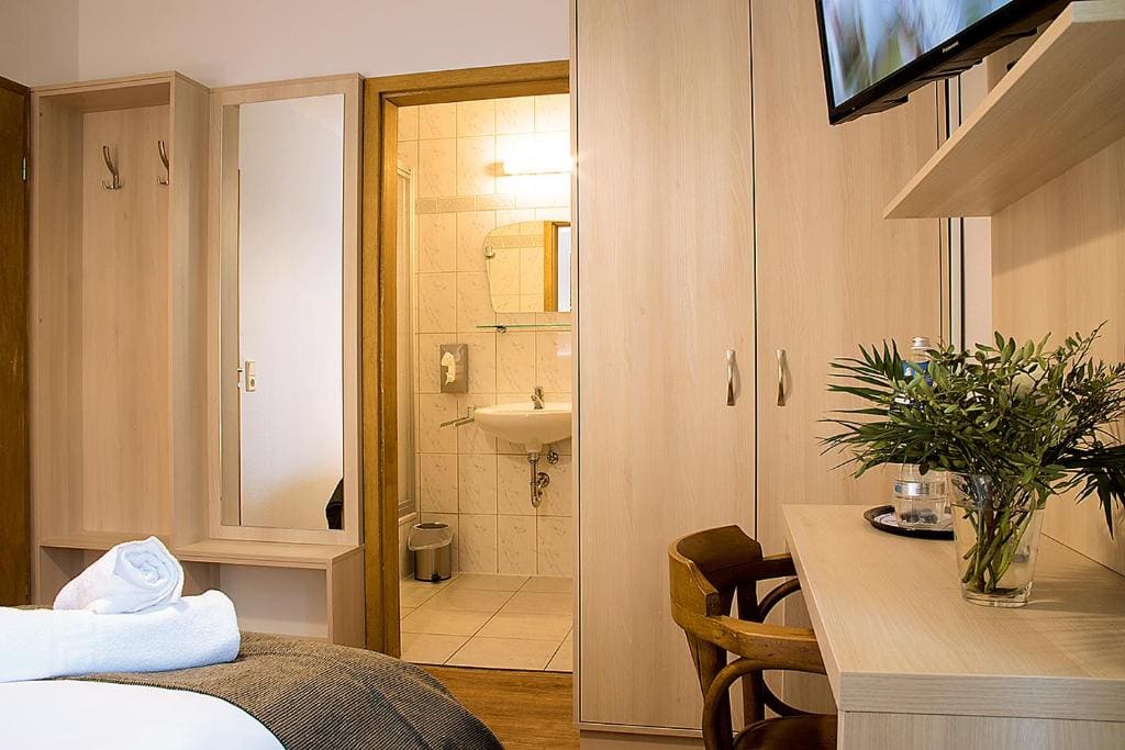 Budget Double Room room - Image 3
