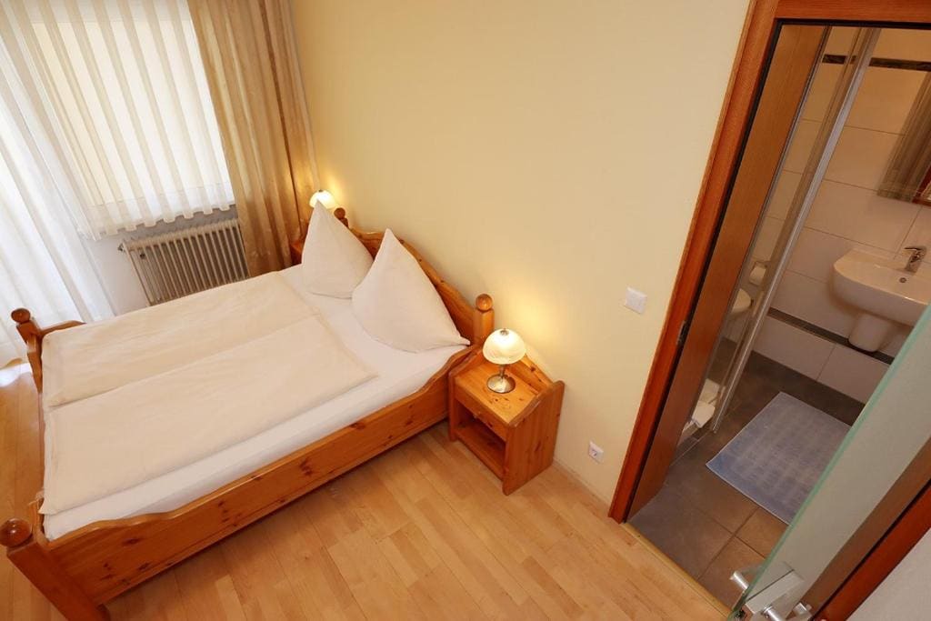 Double Room with Balcony room - Image 2