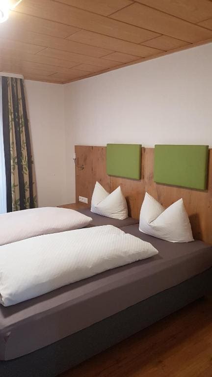 Double Room with Private Bathroom room - Image 1