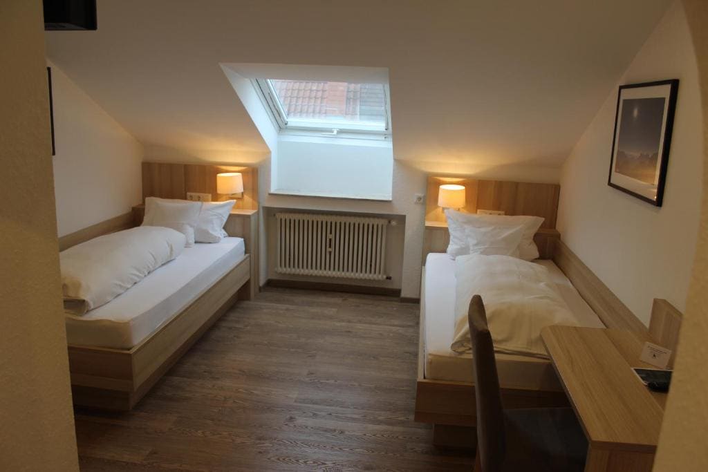 Business Room with twin beds room - Image 3