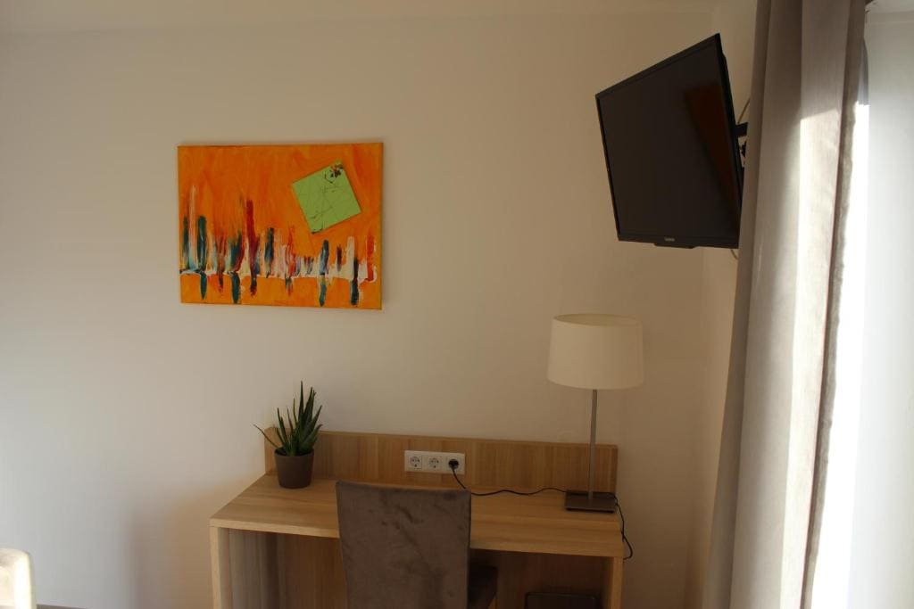 Family Room room - Image 3