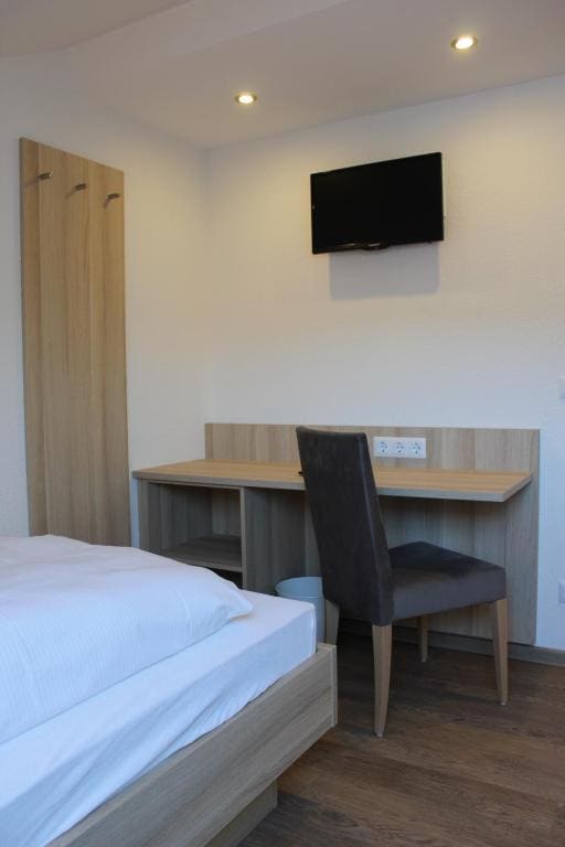 Budget Single Room room - Image 3