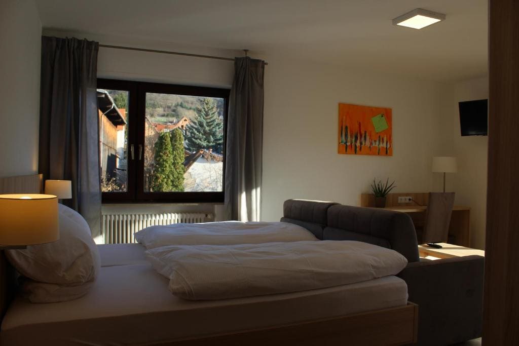Family Room room - Image 2