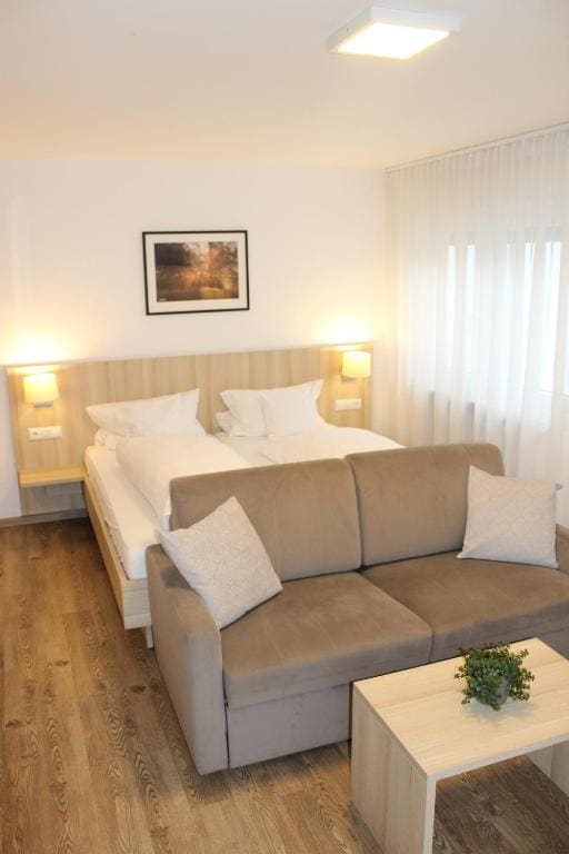 Family Room room - Image 1