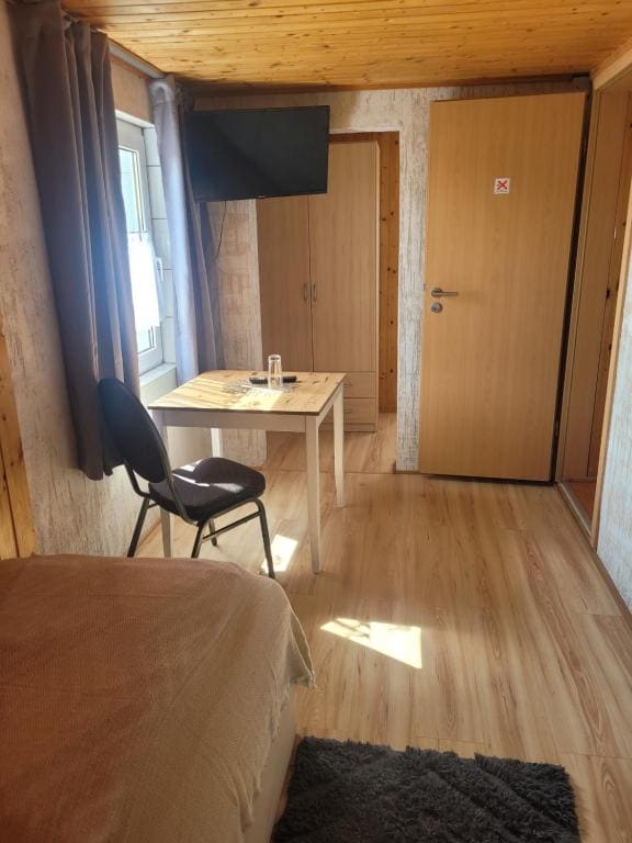 Family Room room - Image 3