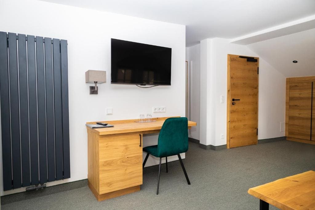 Junior Suite with Balcony room - Image 3