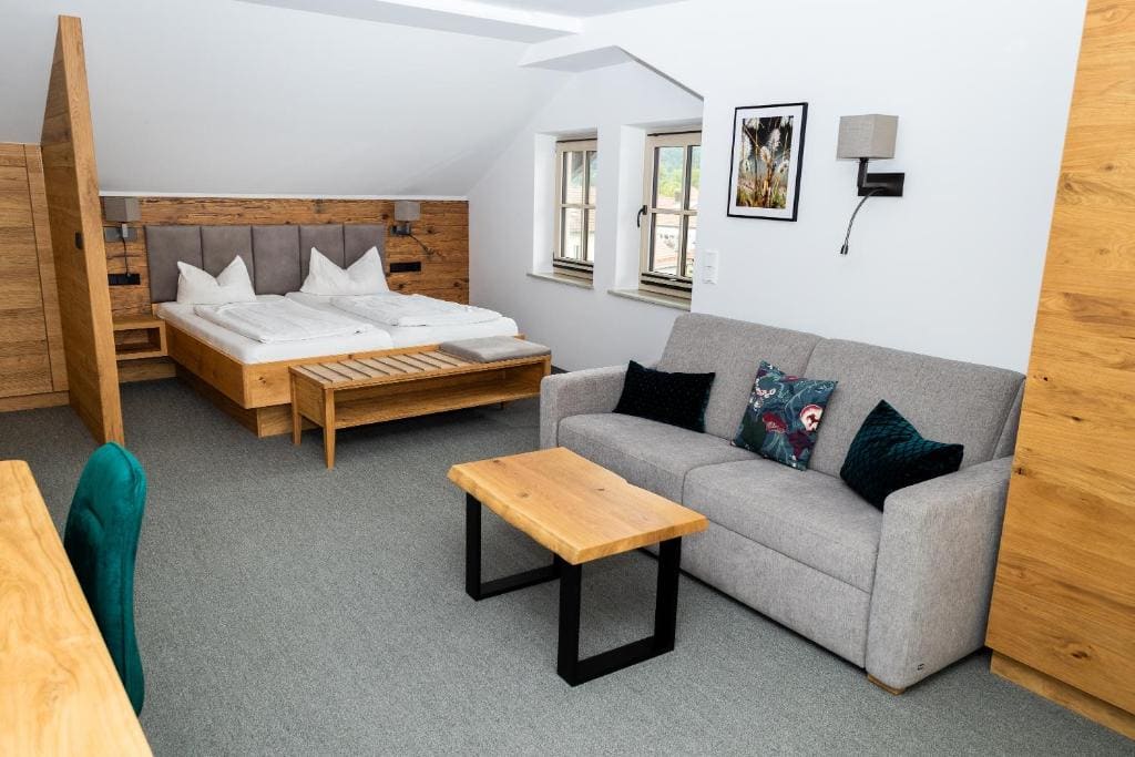 Junior Suite with Balcony room - Image 2