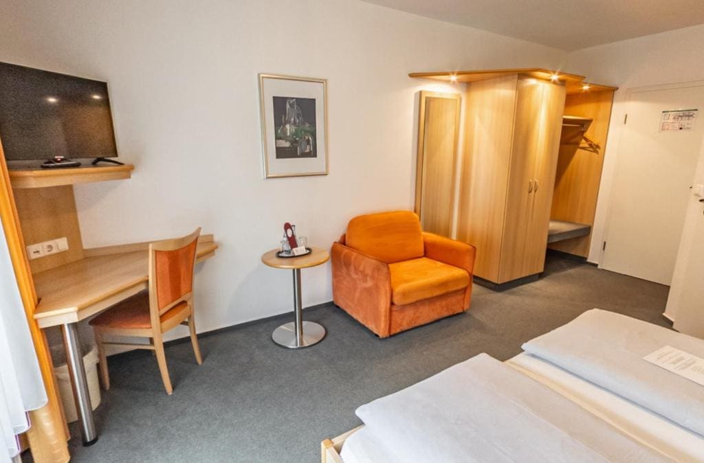 Superior Double or Twin Room room - Image 3