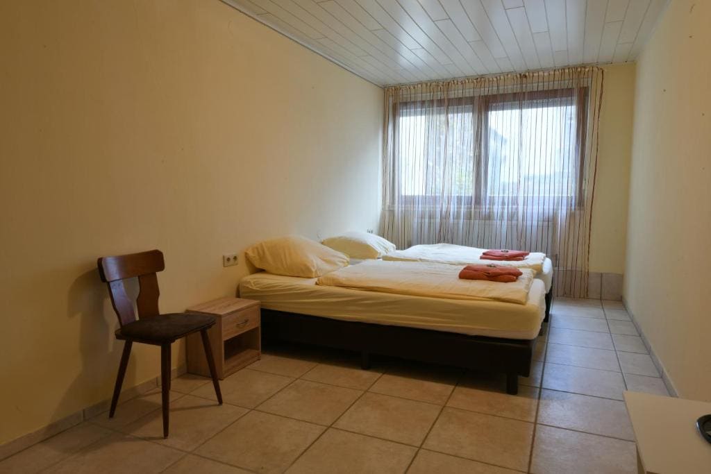 Superior Family Room room - Image 3