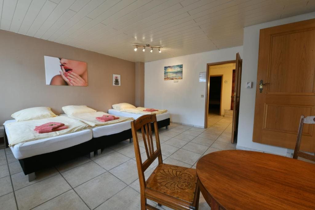 Superior Family Room room - Image 2