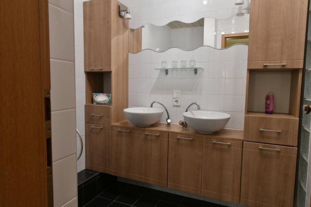 Superior Family Room room - Image 1