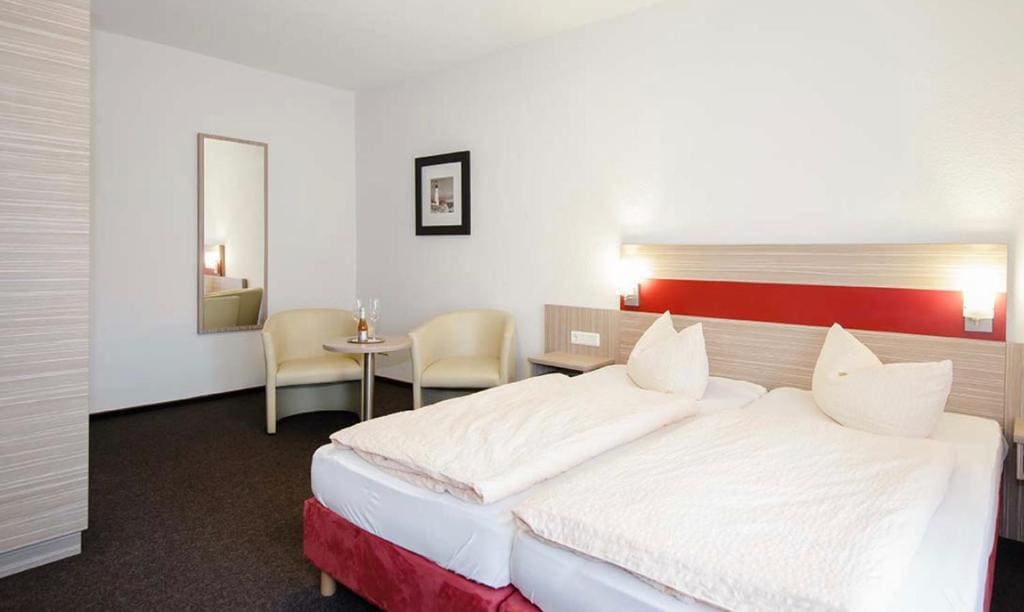 Double Room with Private Bathroom room - Image 3