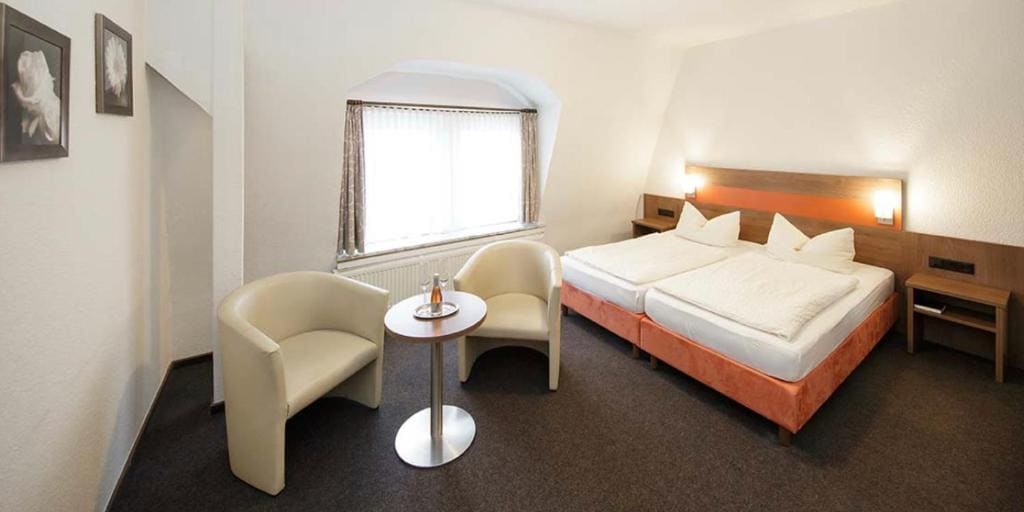 Double Room with Private Bathroom room - Image 2