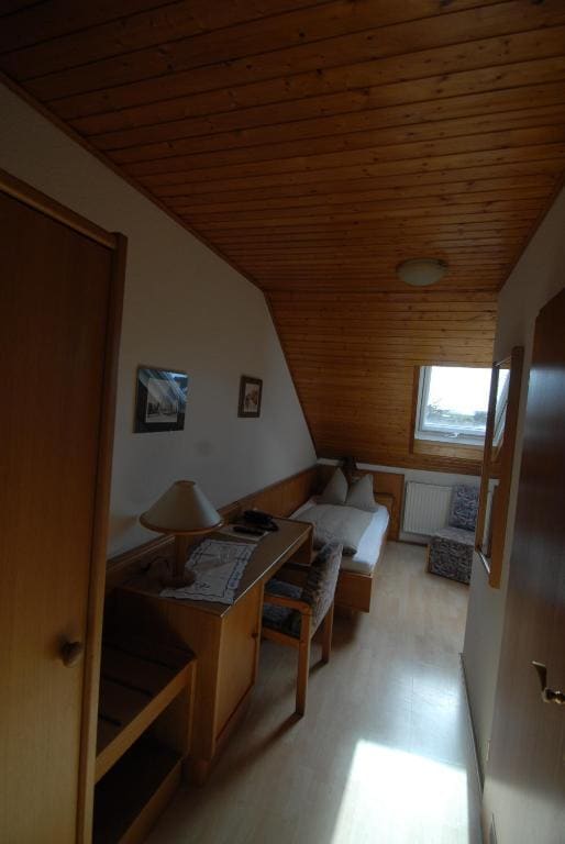 Single Room with Shower room - Image 3