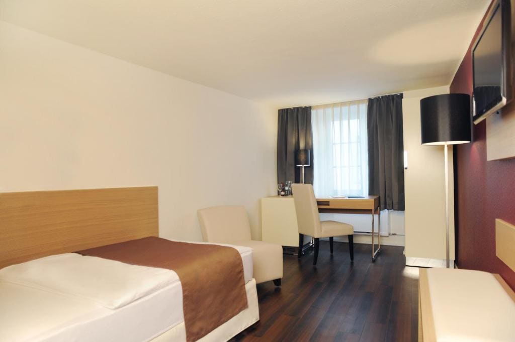 Single Room with City View room - Image 1