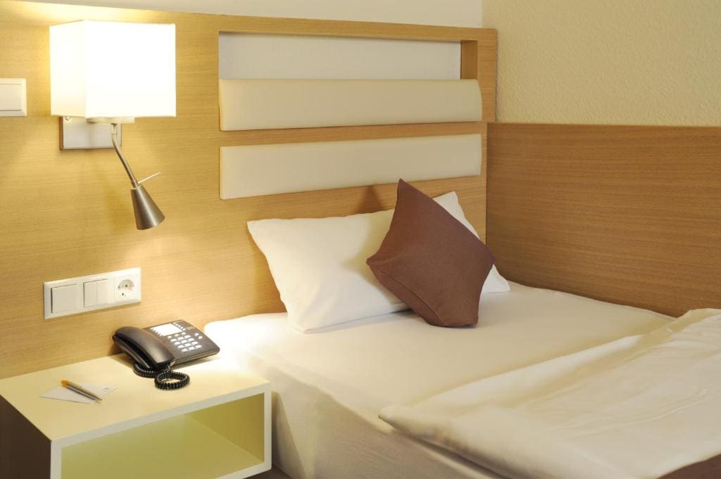Single Room with City View room - Image 3