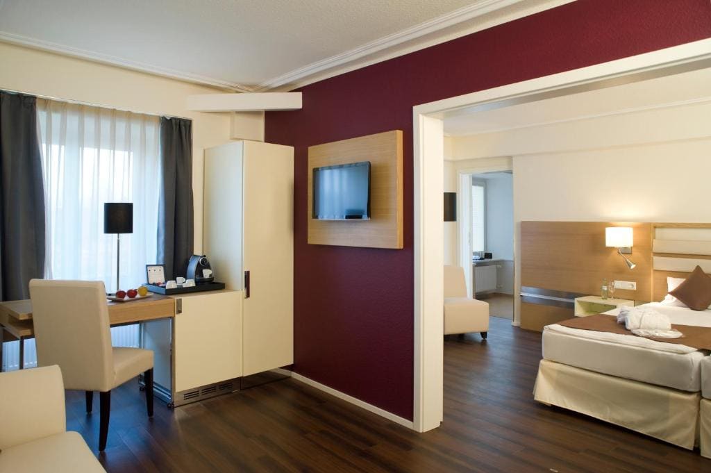 Family Room room - Image 3