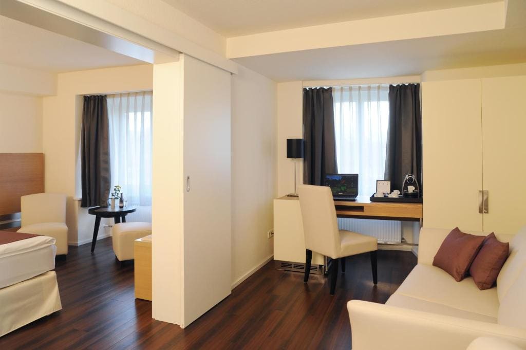 Family Room room - Image 2