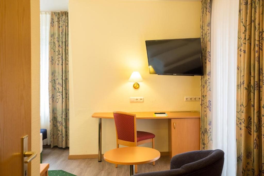 Deluxe Double Room with Balcony room - Image 3