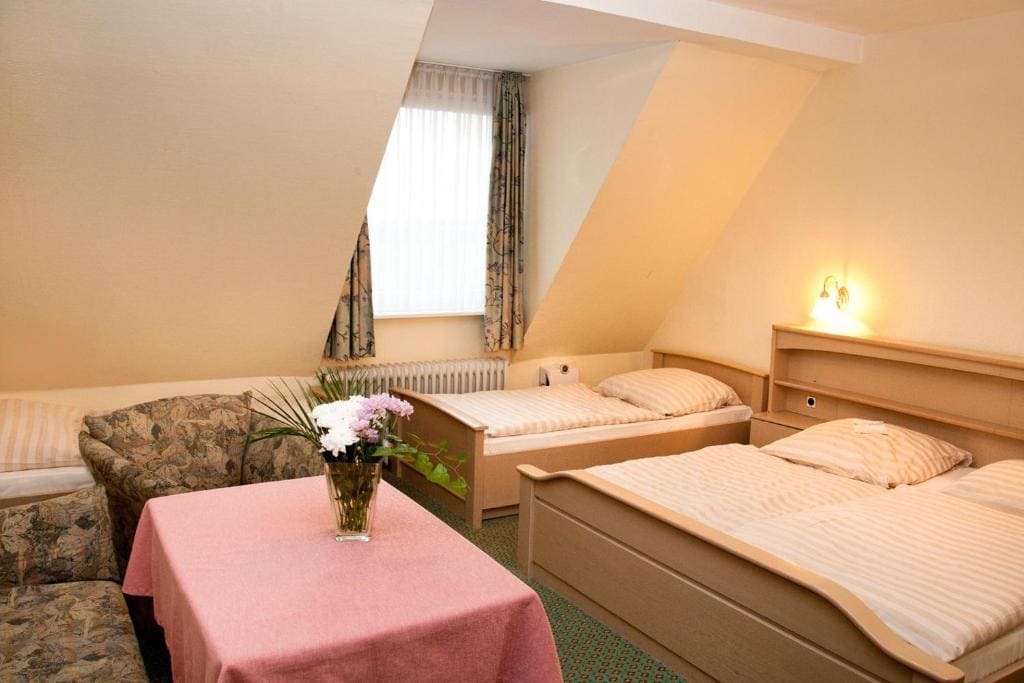 Quadruple Room room - Image 1