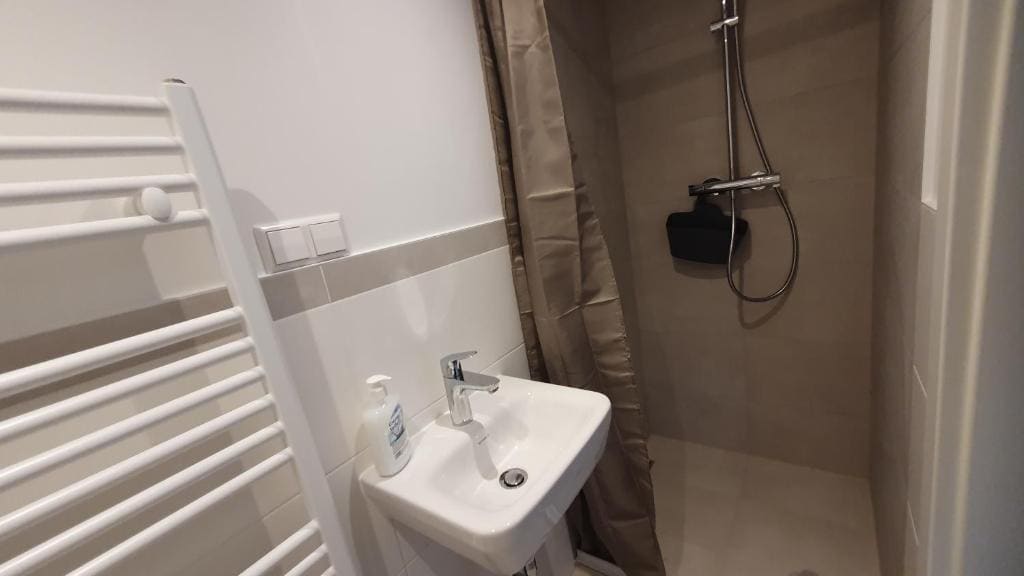 Budget Double Room room - Image 3