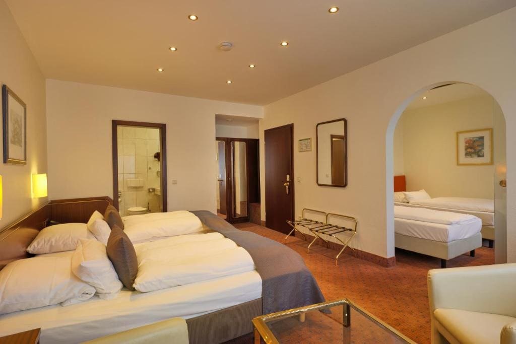 Family Room room - Image 2