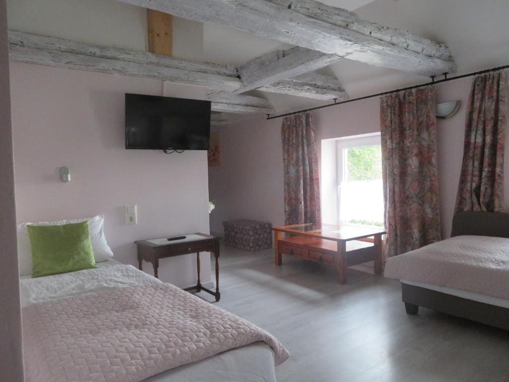 Quadruple Room with Bathroom room - Image 3