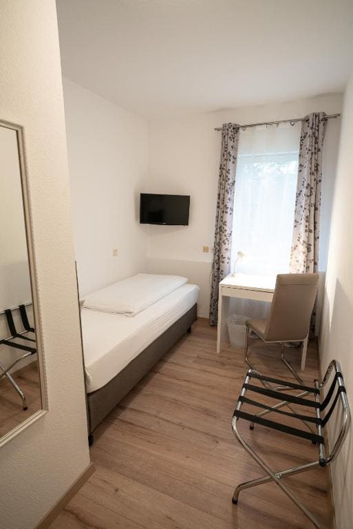Economy Single Room room - Image 2