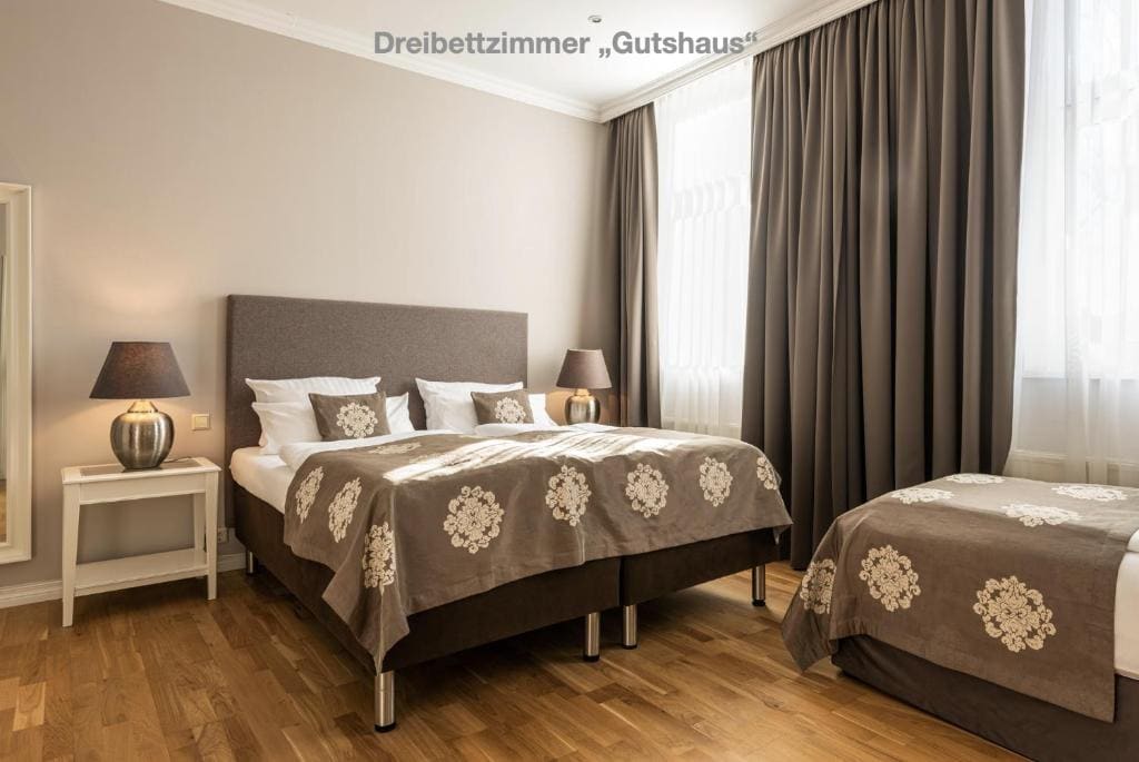 Dreibettzimmer "Gutshaus" room - Image 1