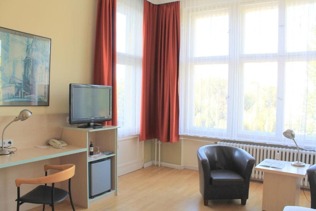 Standard Triple Room room - Image 1