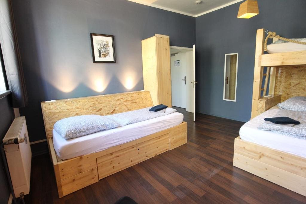 Quadruple Room with Private Bathroom room - Image 2